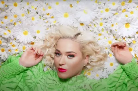Katy Perry Gets Rid of Her Beverly Hills Mansion for $7.5 Million – A Gain or A Loss?